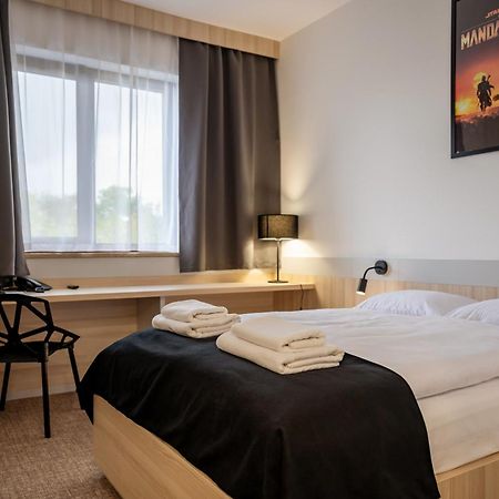 Hotel Dworski Galaktyczny Park Warzymice Ngoại thất bức ảnh