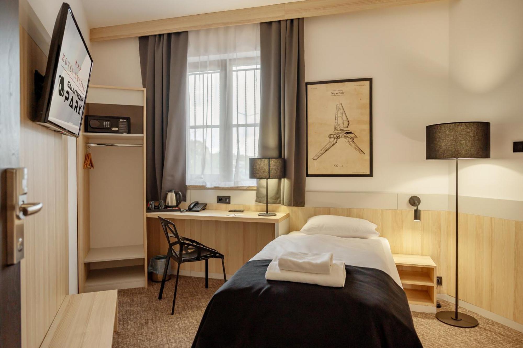 Hotel Dworski Galaktyczny Park Warzymice Ngoại thất bức ảnh