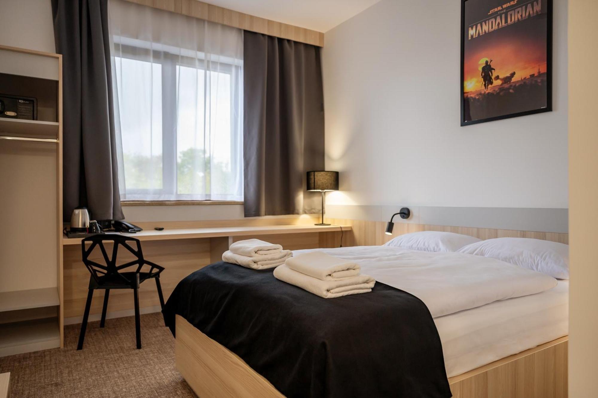 Hotel Dworski Galaktyczny Park Warzymice Ngoại thất bức ảnh