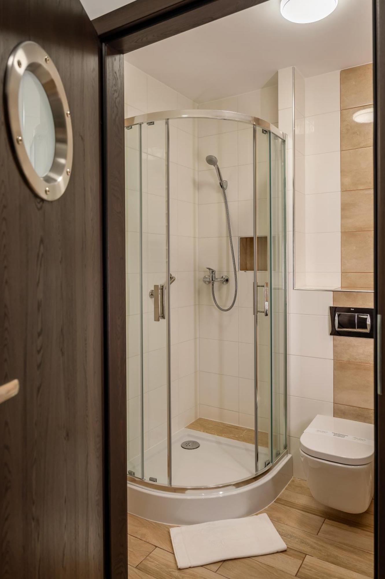 Hotel Dworski Galaktyczny Park Warzymice Ngoại thất bức ảnh