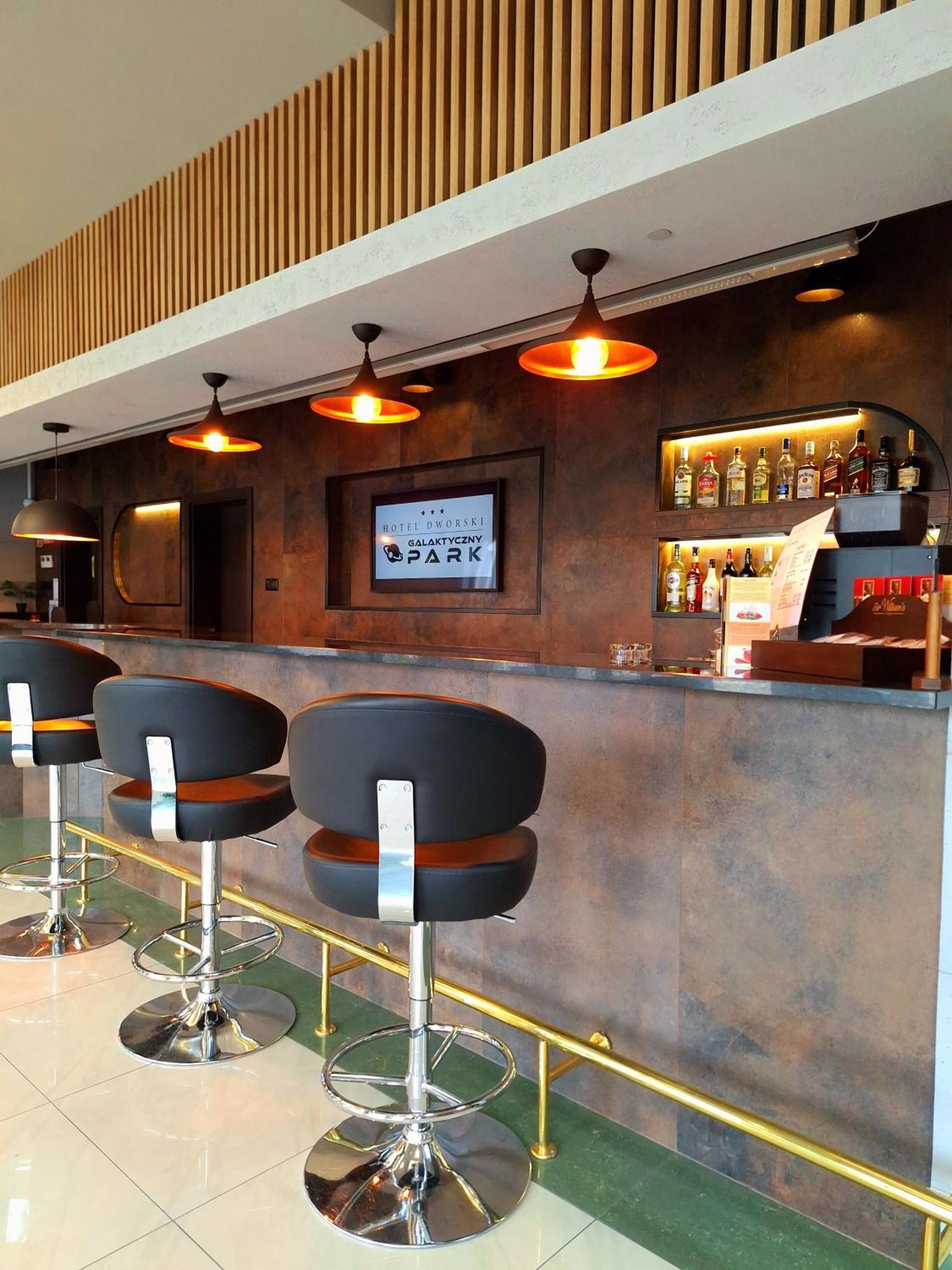Hotel Dworski Galaktyczny Park Warzymice Ngoại thất bức ảnh