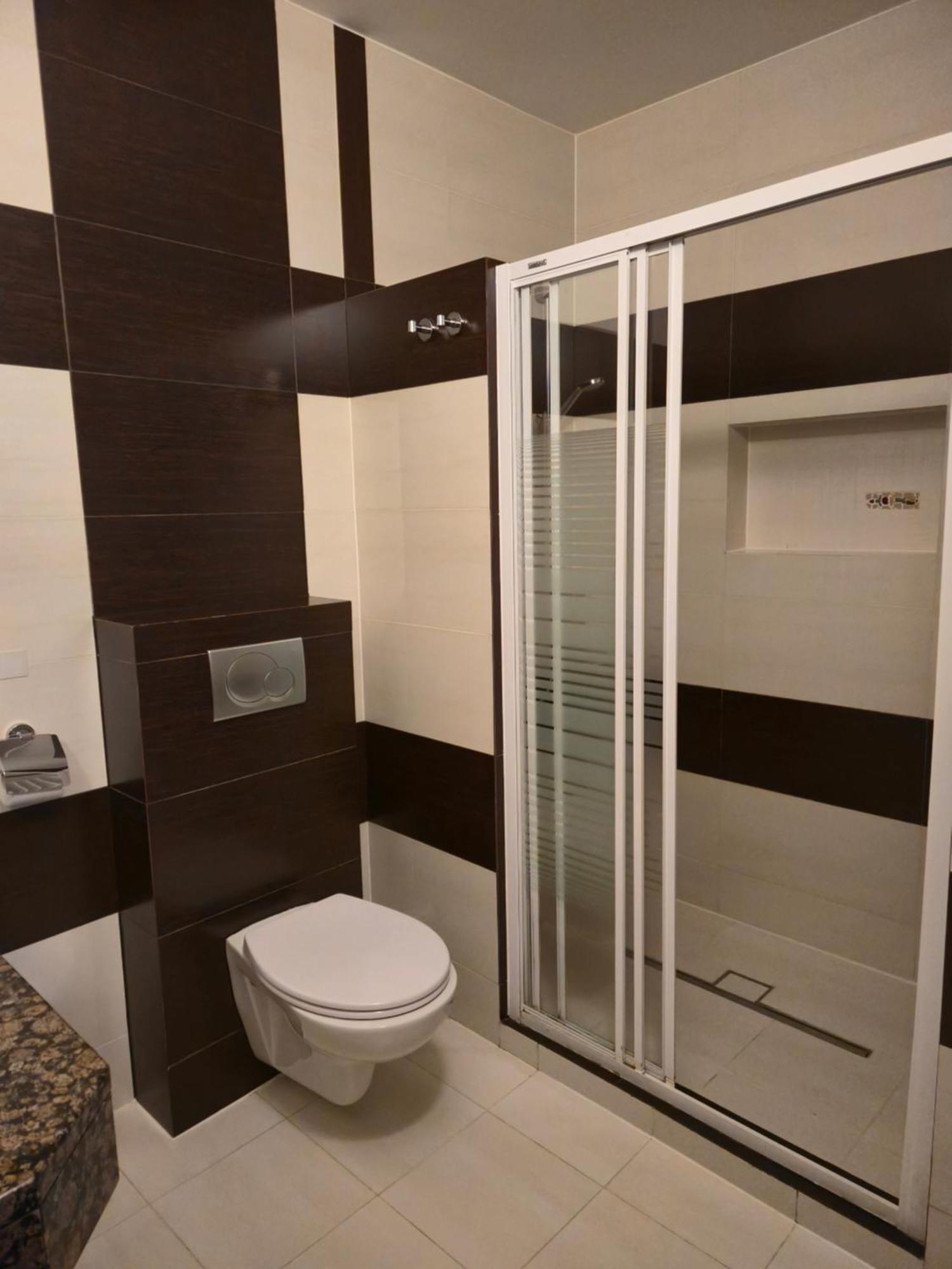 Hotel Dworski Galaktyczny Park Warzymice Ngoại thất bức ảnh