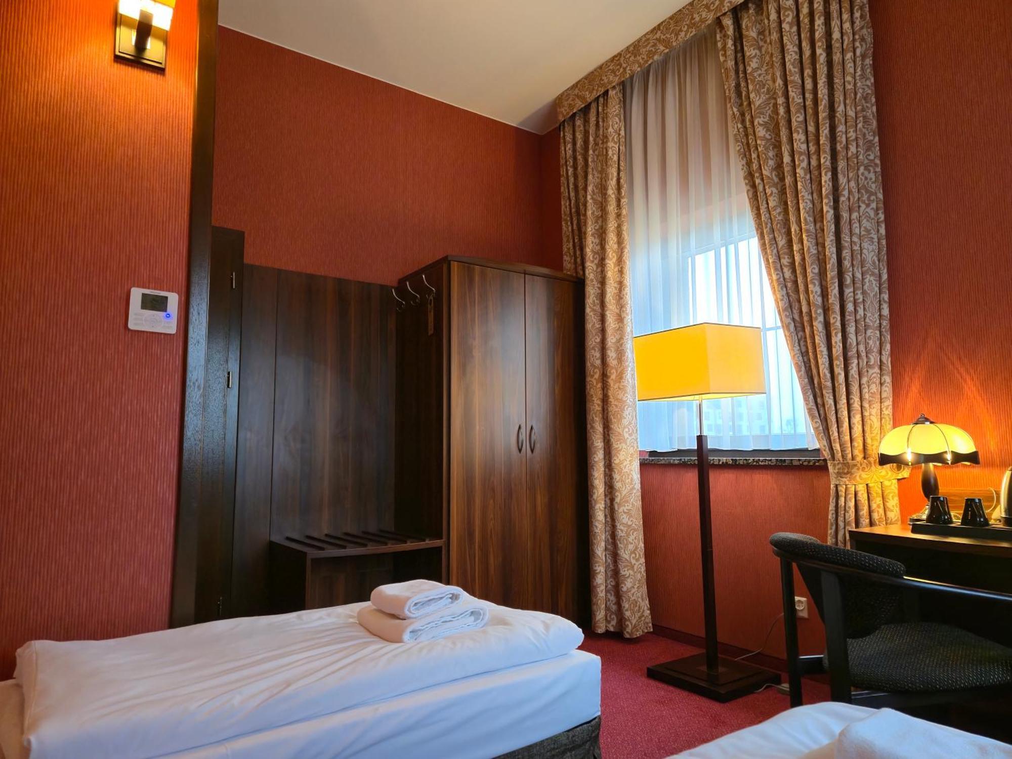 Hotel Dworski Galaktyczny Park Warzymice Ngoại thất bức ảnh