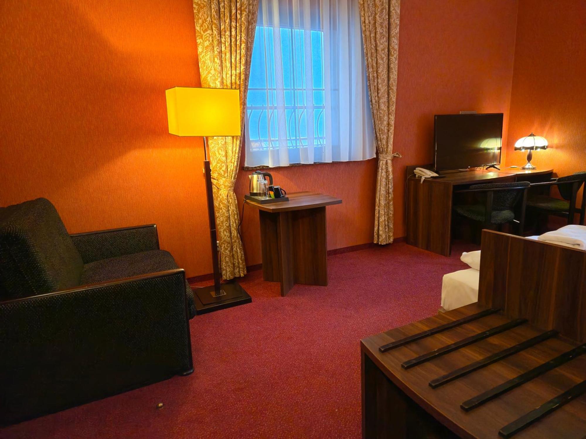 Hotel Dworski Galaktyczny Park Warzymice Ngoại thất bức ảnh