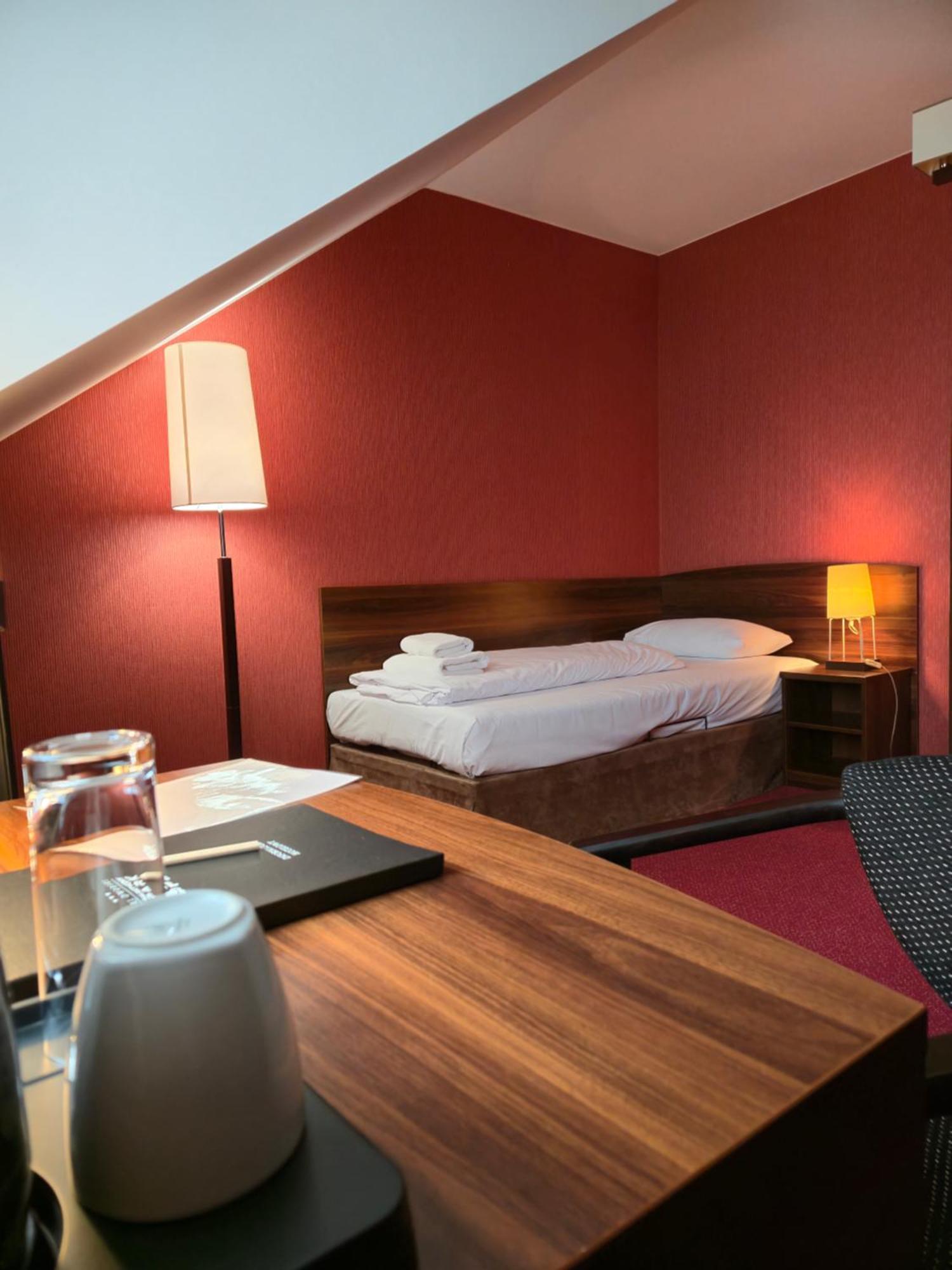 Hotel Dworski Galaktyczny Park Warzymice Ngoại thất bức ảnh