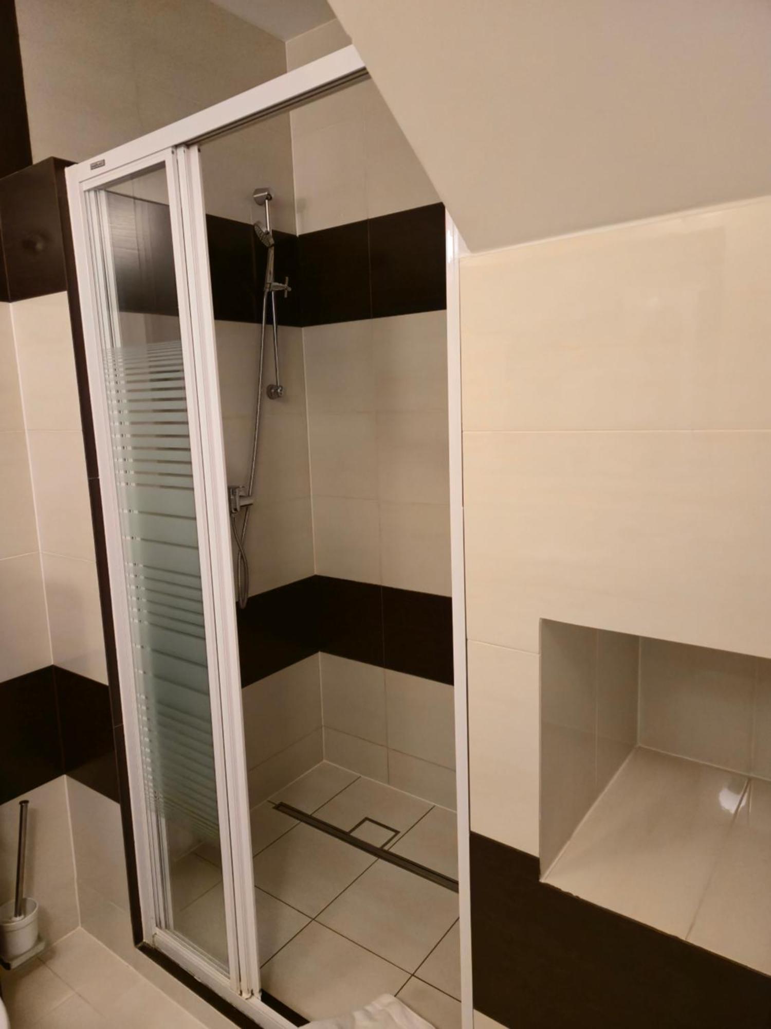 Hotel Dworski Galaktyczny Park Warzymice Ngoại thất bức ảnh
