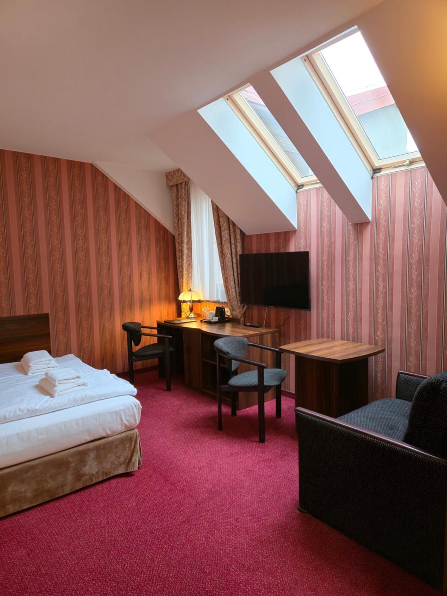 Hotel Dworski Galaktyczny Park Warzymice Ngoại thất bức ảnh