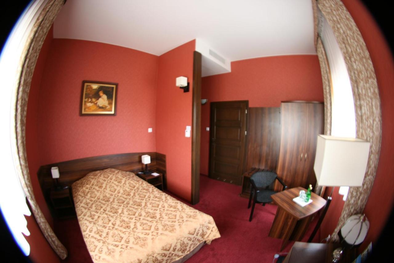 Hotel Dworski Galaktyczny Park Warzymice Phòng bức ảnh